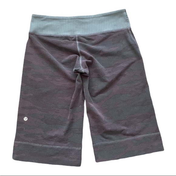 Lululemon Camo Shorts (10) - Picture 7 of 7